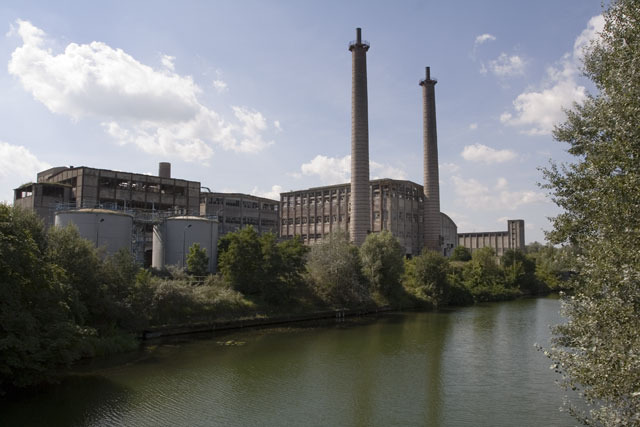 Aussenansicht4. Aussenansicht, gesehen von der Brücke die über den angrenzenden Kanal führt. Aussenansicht4. Aussenansicht, gesehen von der Brücke die über den angrenzenden Kanal führt.