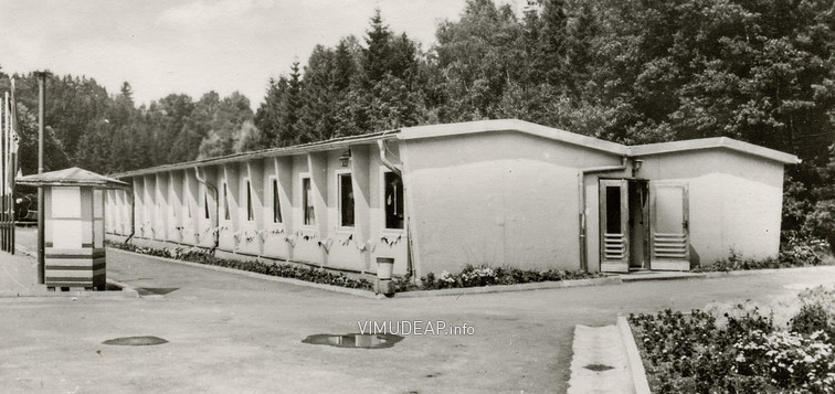 KRÖLBAU Mittelschiffreihung mit Korridor. Ausschnitt aus einer Ansichtskarte (1976) »Mobendorf Kr. Hainichen, Kinderferienlager Petrolchem. Kombinat Schwedt, Stammwerk Schwedt. Foto: Karpf, Oelsnitz/E.. Bild und Heimat, Reichenbach (Vogtl.)«. Montage: Kemnitz Bild 9734