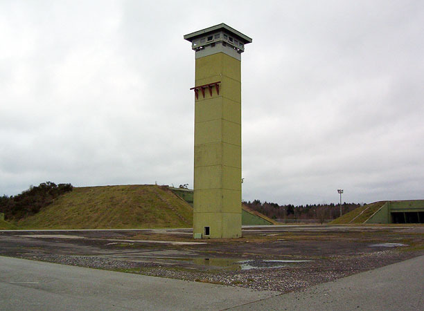 wachturm. Wachturm im Hochsicherheitstrackt. wachturm. Wachturm im Hochsicherheitstrackt.