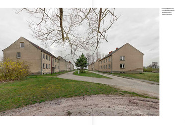 Kapitel 21, S. 134/135: Maschinen-Ausleih-Station in Wittstock/Uckermark, Verlassene Wohnhäuser für Landarbeiterfamilien Bild 8874