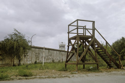 Aussichtsturm am Märkischen Viertel, Dannenwalder Weg in Reinickendorf (West-Berlin), dahinter Postenturm im Todesstreifen, 15.05.1990 Bild 6672