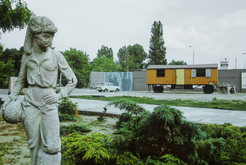 Schulgelände an der Sebastianstraße im Bezirk Mitte (Ost-Berlin) direkt an der Mauer, 10.05.1990 Bild 6699