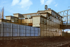 Geschlossenes Empfangsgebäude des S-Bahnhofs „Bornholmer Straße“ im Todesstreifen der Berliner Mauer, 01.02.1990 Bild 6739