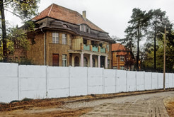 Todesstreifen mit Hinterlandmauer auf dem Erlenweg in Kleinmachnow (Bezirk Potsdam / DDR), 15.04.1990 Bild 6744