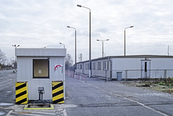 Abfertigungsgebäude am Grenzübergang Waltersdorfer Chaussee in Schönefeld (Bezirk Potsdam / DDR), 01.11.1990 Bild 6749