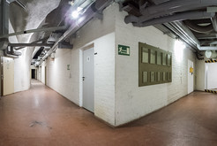 Bild 6899: Als »Diagonalstraße« bezeichneter Verbindungsstollen. Medizinische Bereich mit Raumgruppen für Isolierzwecke, Operationen, Arzneimittellager. Komplexlager 12 / Malachit Halberstadt